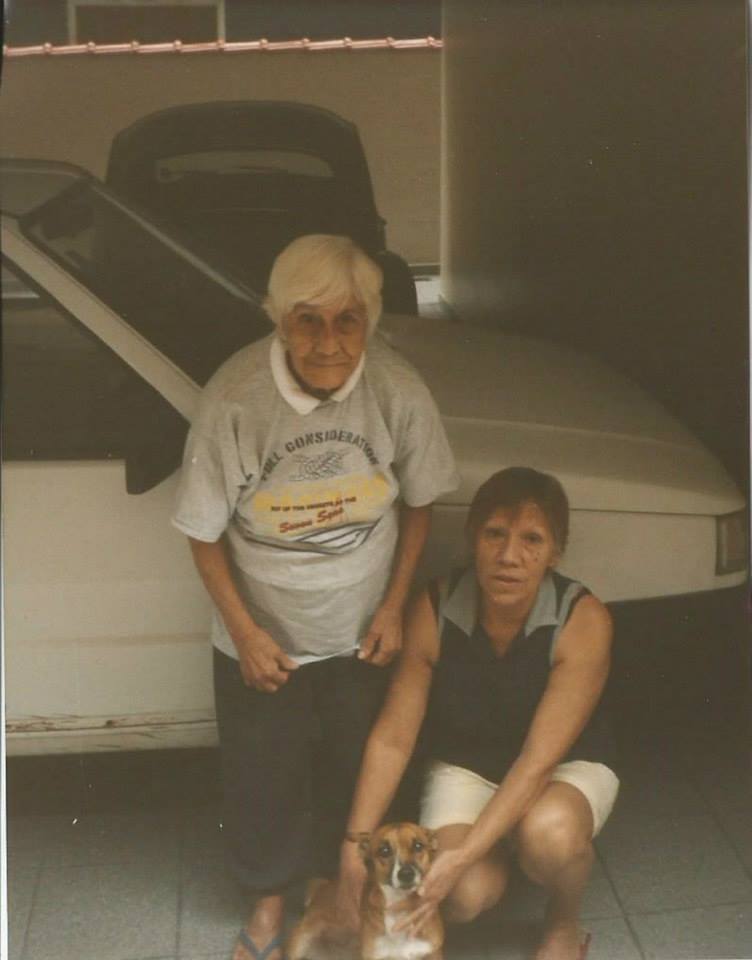Dulce Barbosa, Odete Barbosa e a cadelinha Duquesa. (Original)