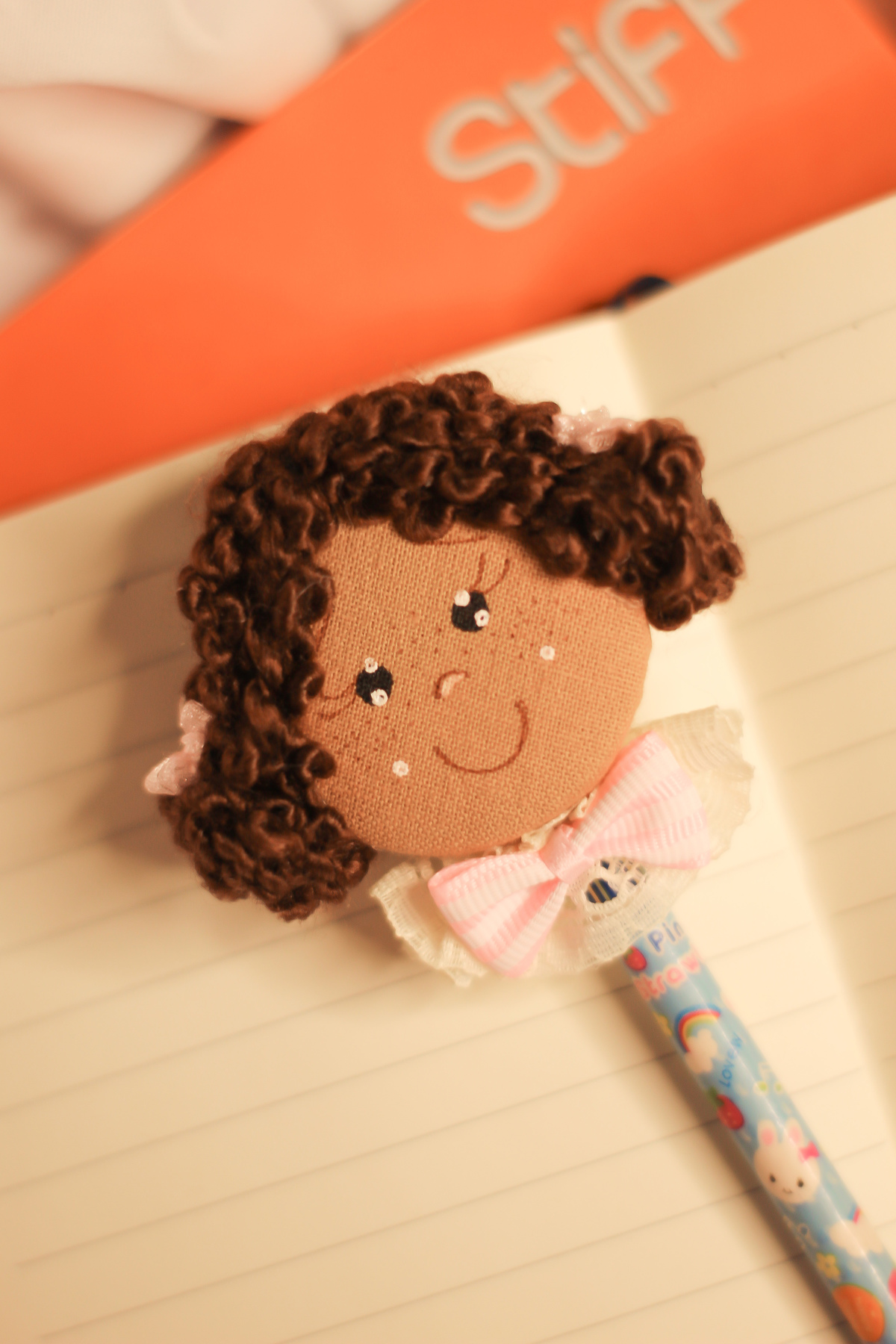 Marca pagina rosto de boneca
R$ 7,00