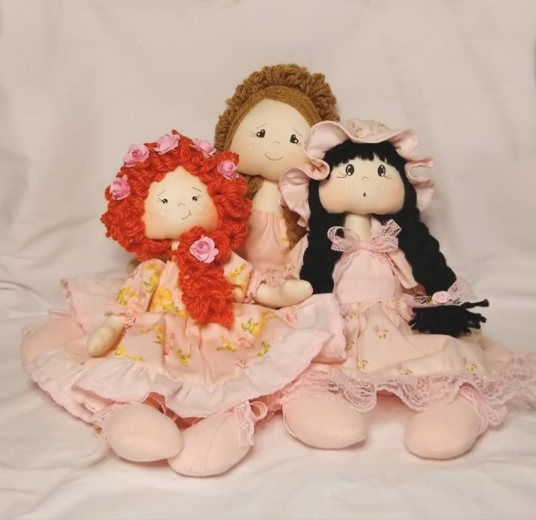 Kit das bonecas
R$ 170,00
tamanho P(ruiva) R$ 50,00
tamanho (chapéu) R$ 60,00
tamanho G (boneca fácil) R$ 70,00