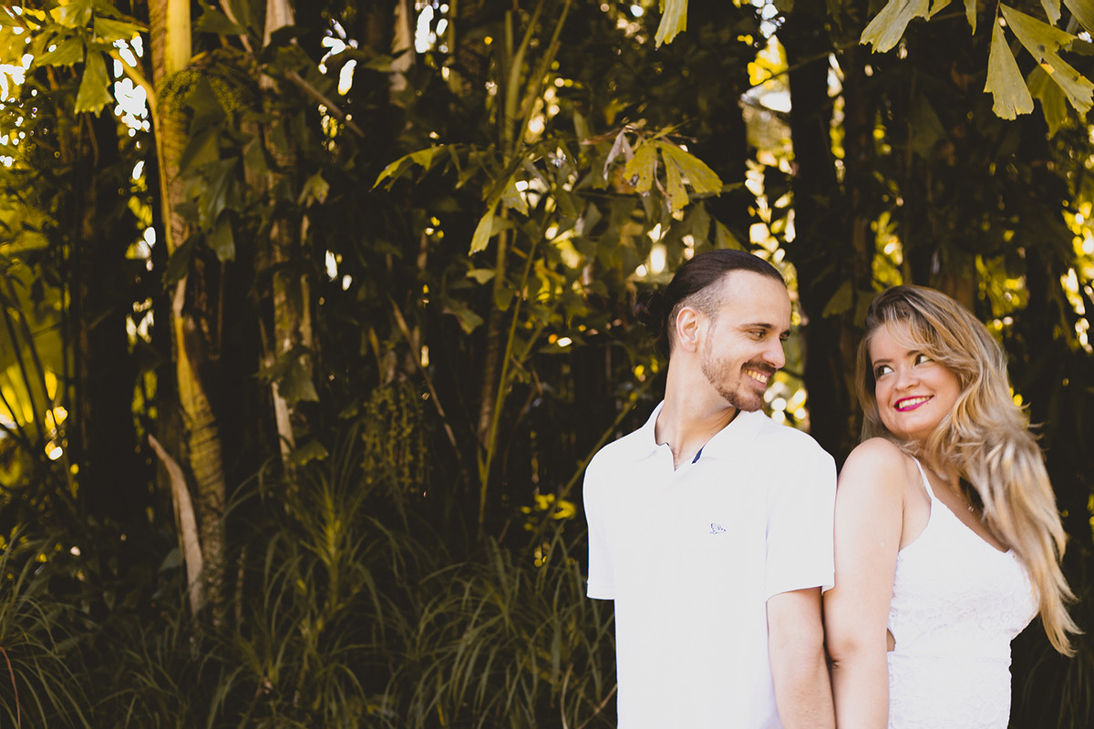 Noivos curtindo um dia de praia