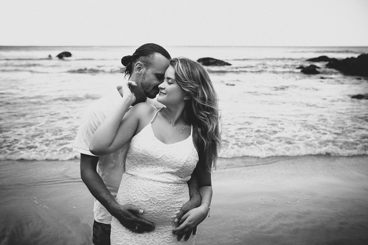 Noivos Felizes na praia