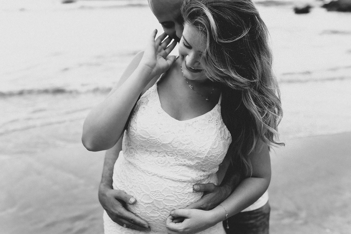 Noivos Felizes na praia