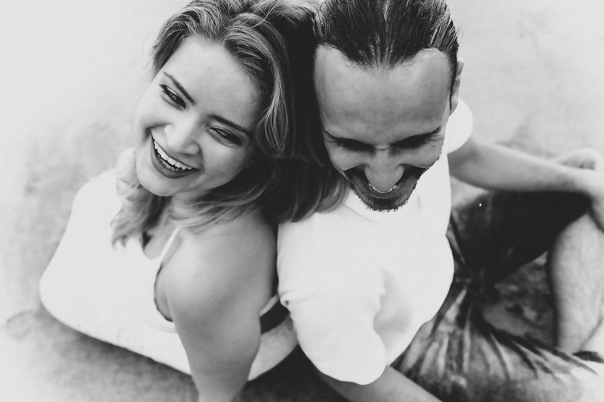 Noivos curtindo um dia de praia