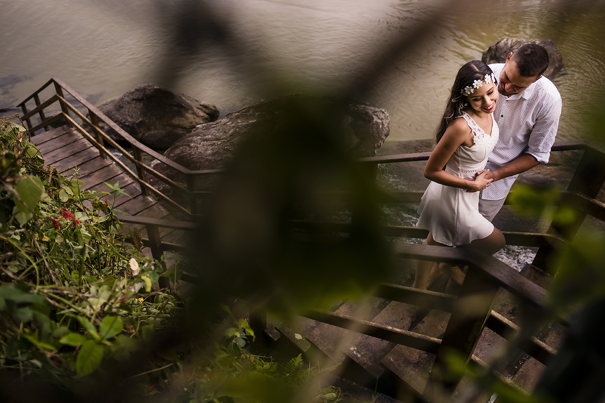 Sessão de fotos pré casamento na praia