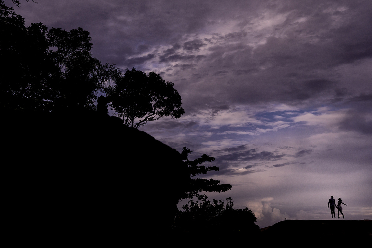 Sessão de fotos pré casamento na praia