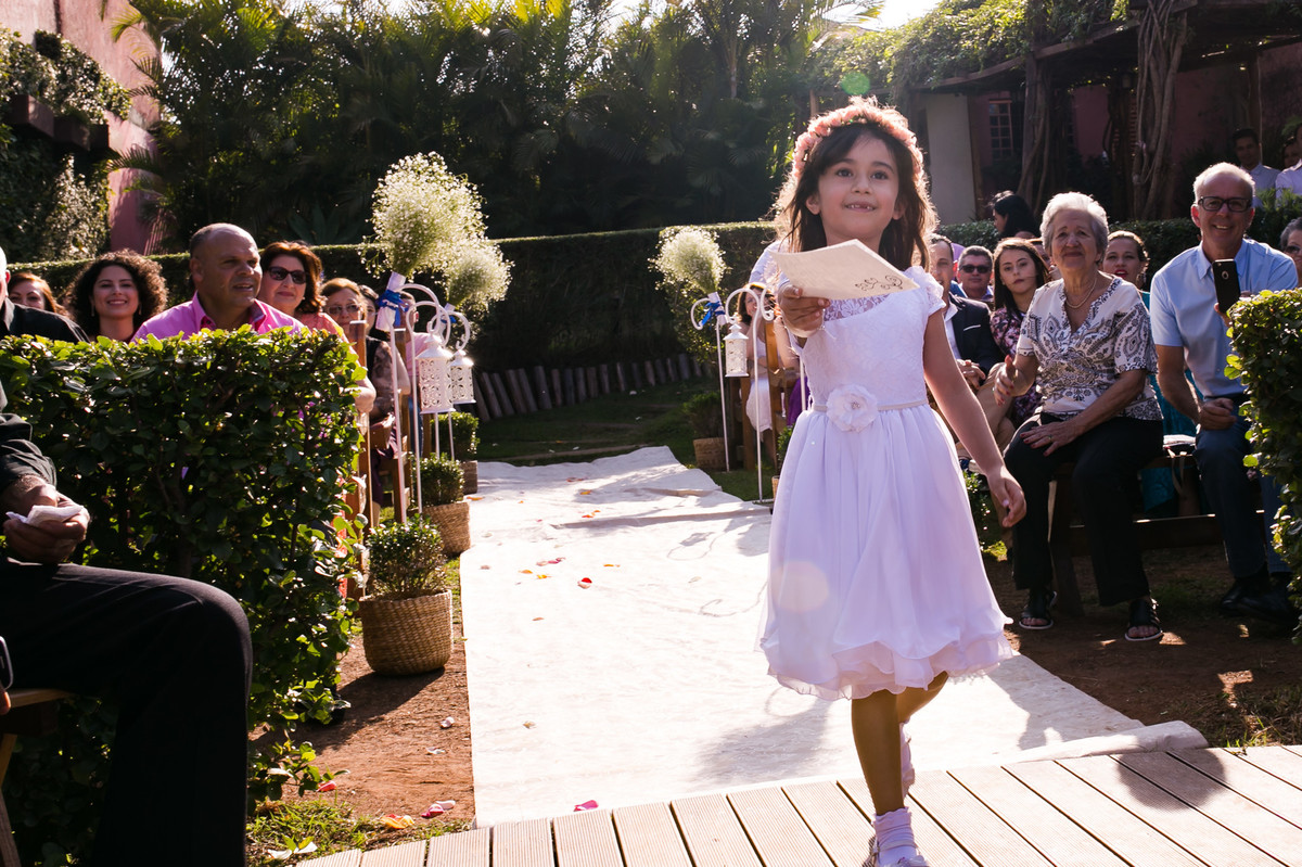 Daminha cerimôna casamento de dia