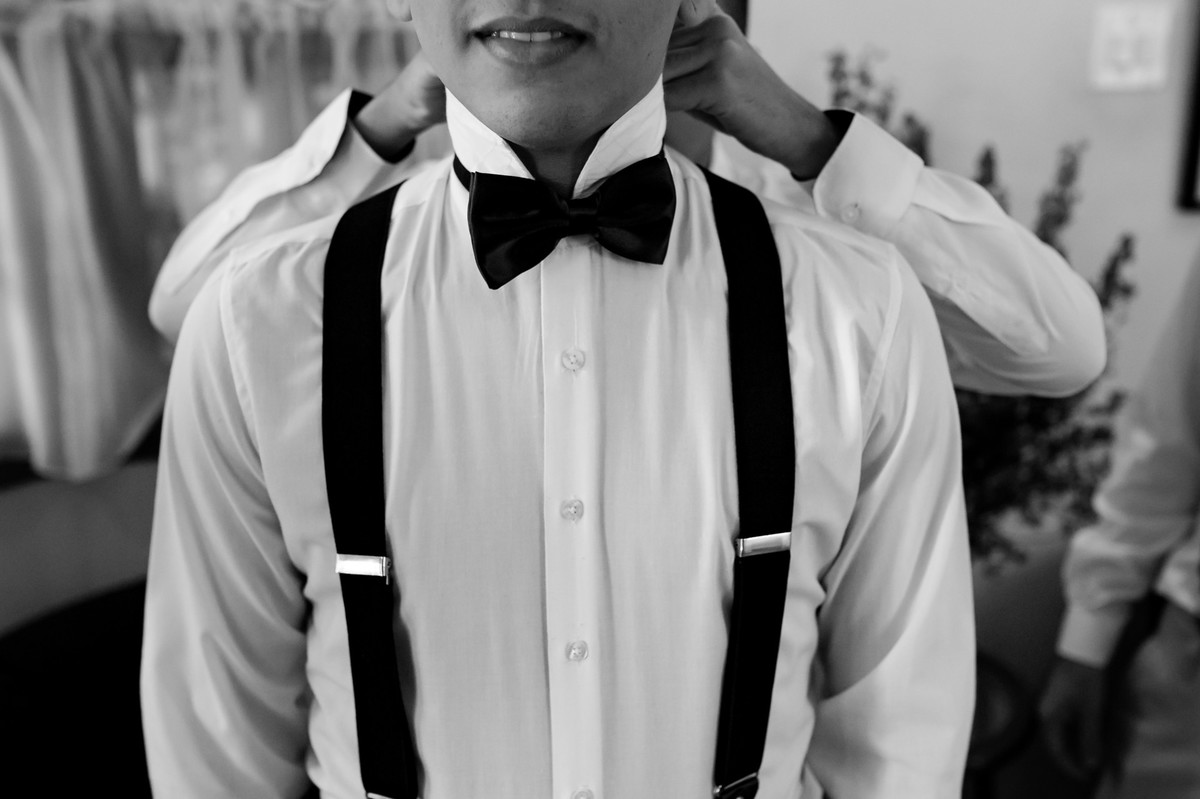 Noivo e padrinhos no making of