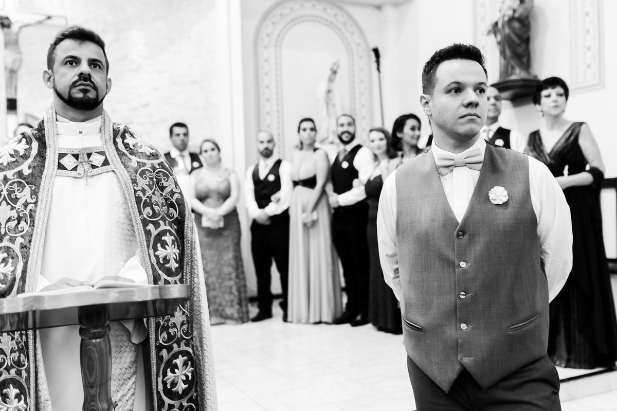 Noivo esperando a noiva