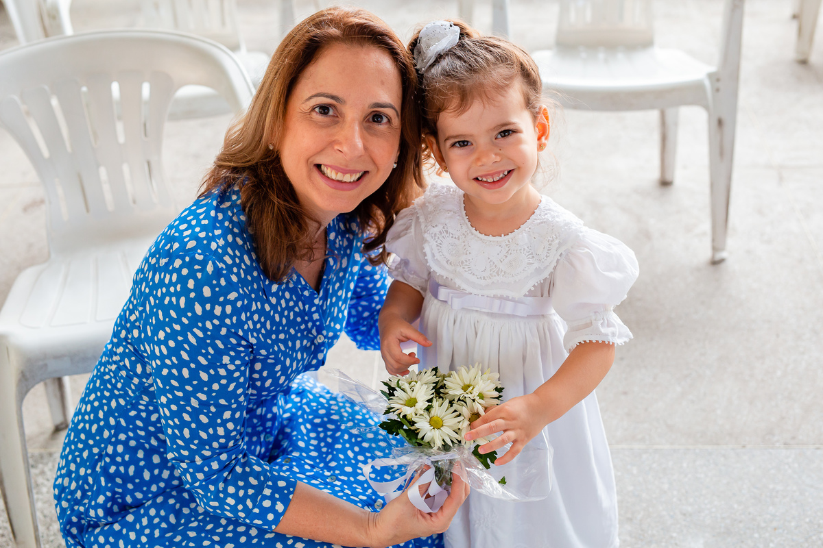 Melina com sua madrinha de consagração. Foto registrada por George Dantas.