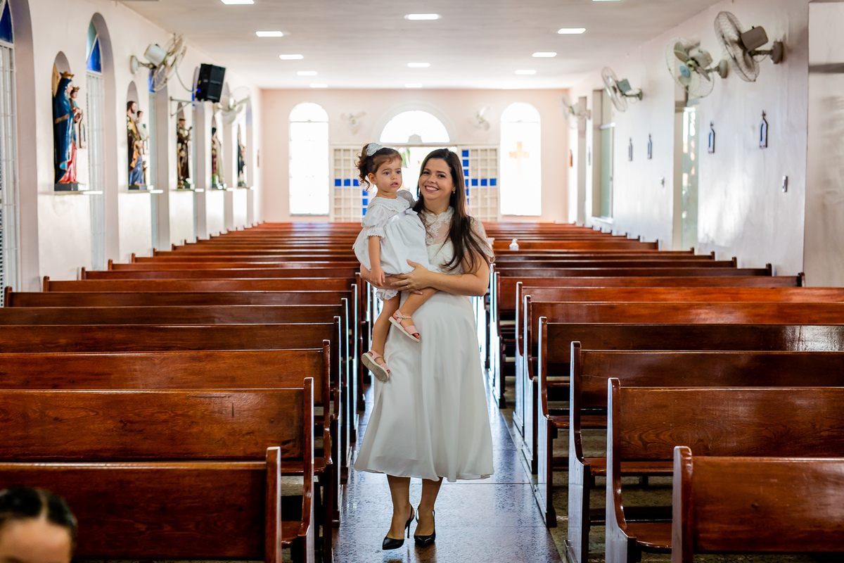 Melina com sua mãe momentos antes de iniciar a cerimônia. Foto registrada por George Dantas.