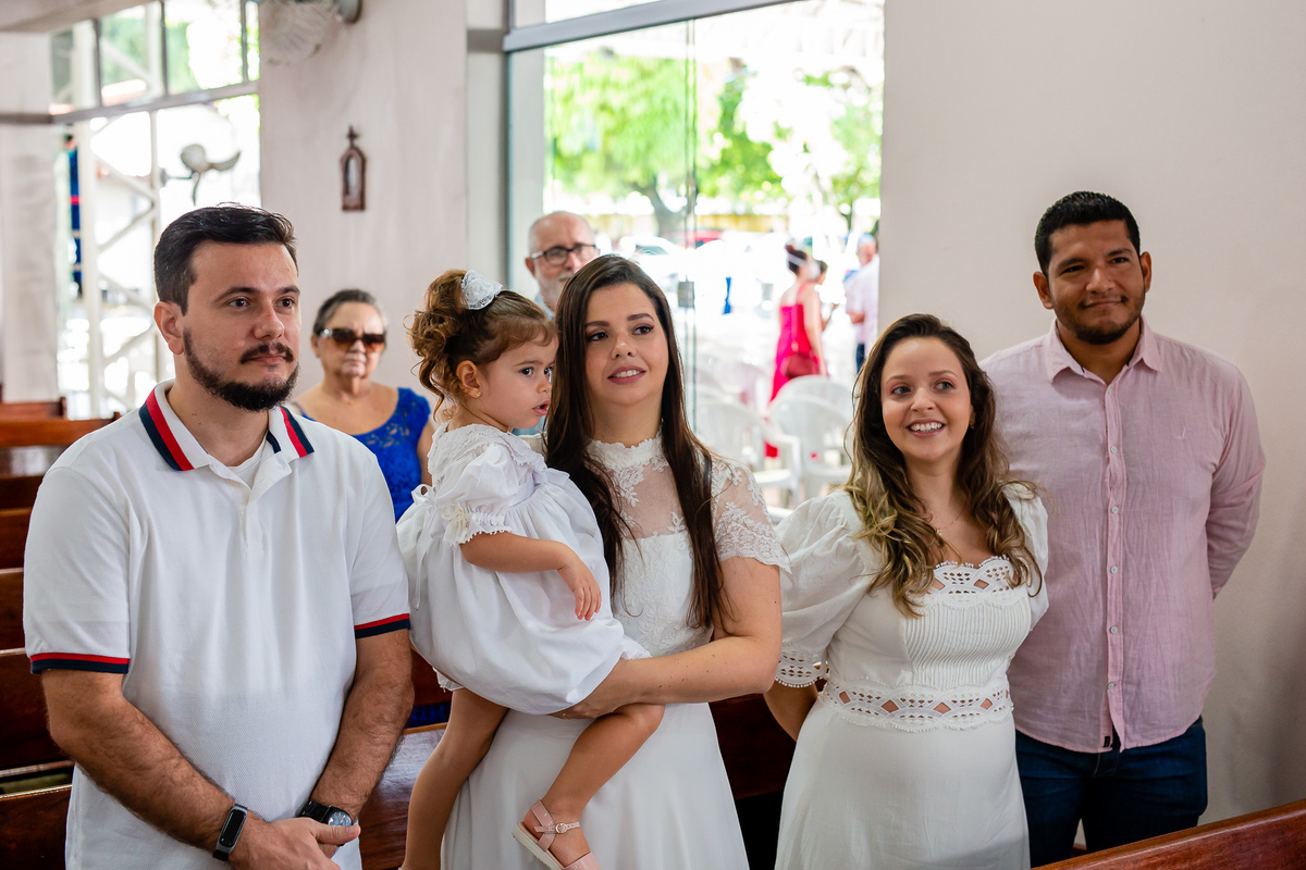 Melina com seus pais e padrinhos no início da cerimônia. Foto registrada por George Dantas.