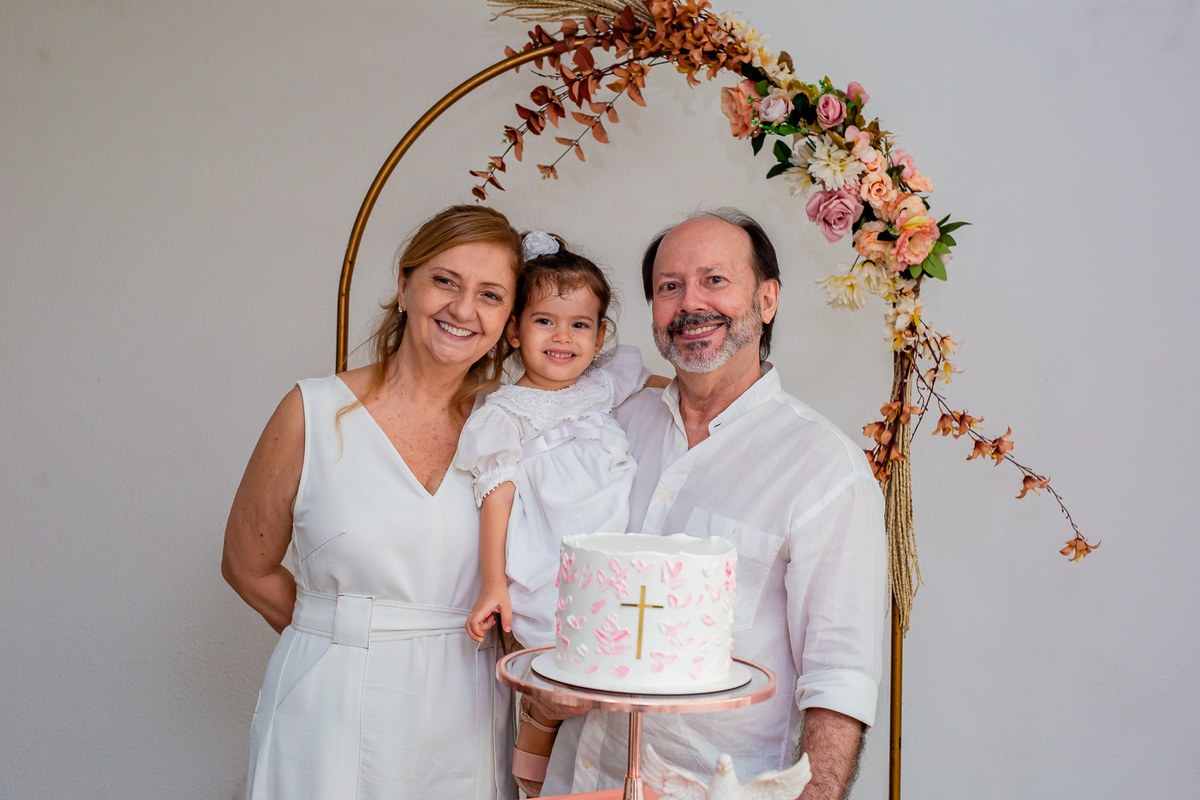Melina com seus avós na recepção do batismo. Foto registrada por George Dantas.