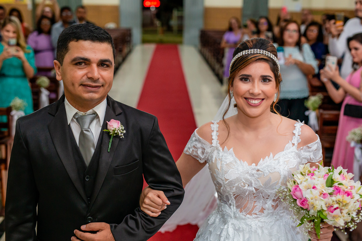 Os noivos Luciana e Josimar na igreja. Foto registrada por George Dantas