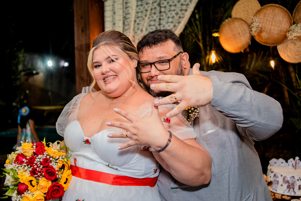 Orgulhosos com as alianças. Foto registarda por George Dantas.