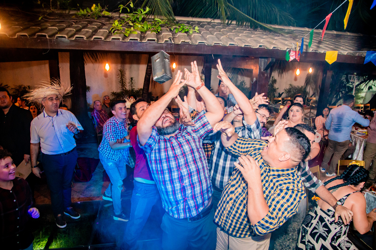 Quem será que pegou a caixa do whisky? Foto registarda por George Dantas.