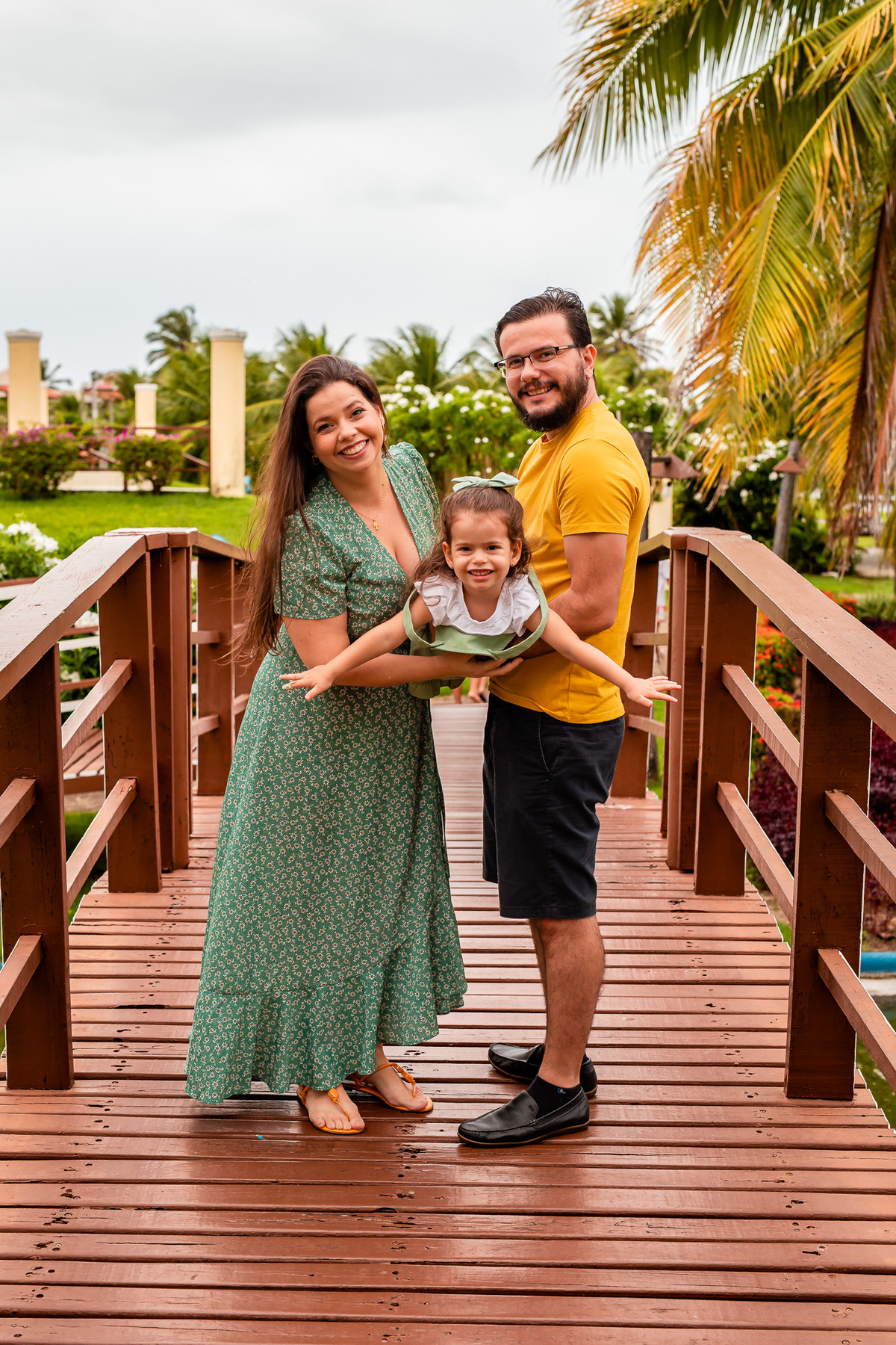 Melina com o papai e mamãe na pose favorita deles. Foto registrada por George Dantas