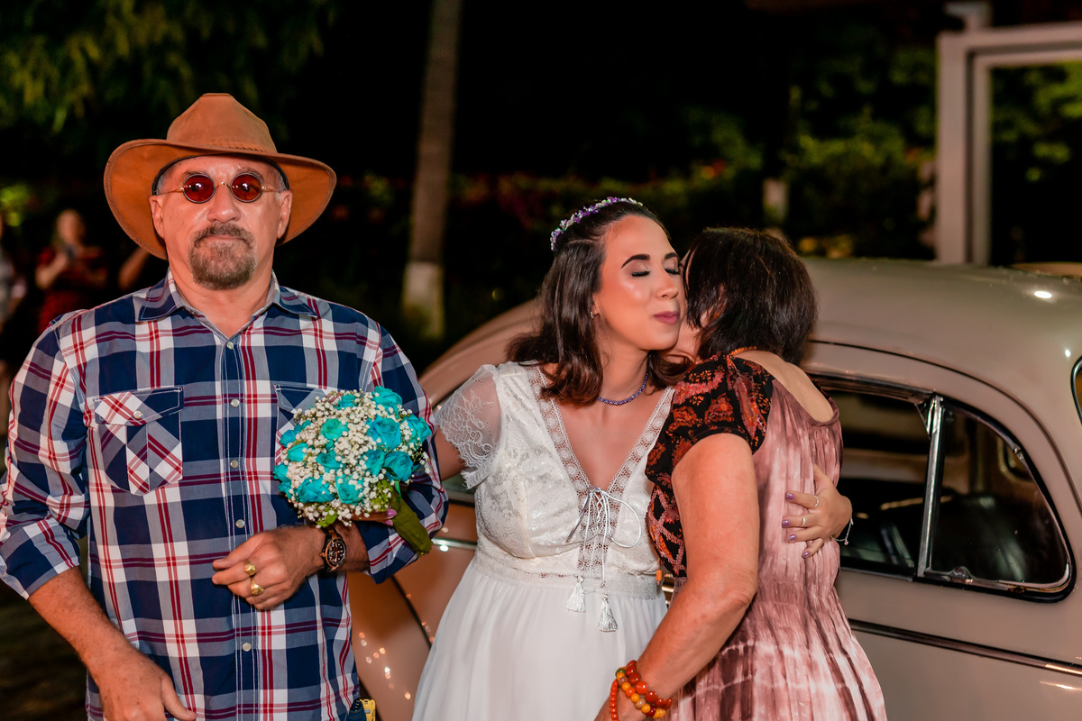 A noiva recebendo todo carinho dos pais. Foto registrada por George Dantas