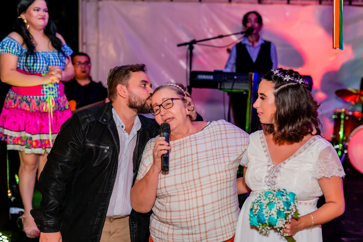 Discurso de felicidades aos noivos pela mãe do noivo. Foto registrada por George Dantas