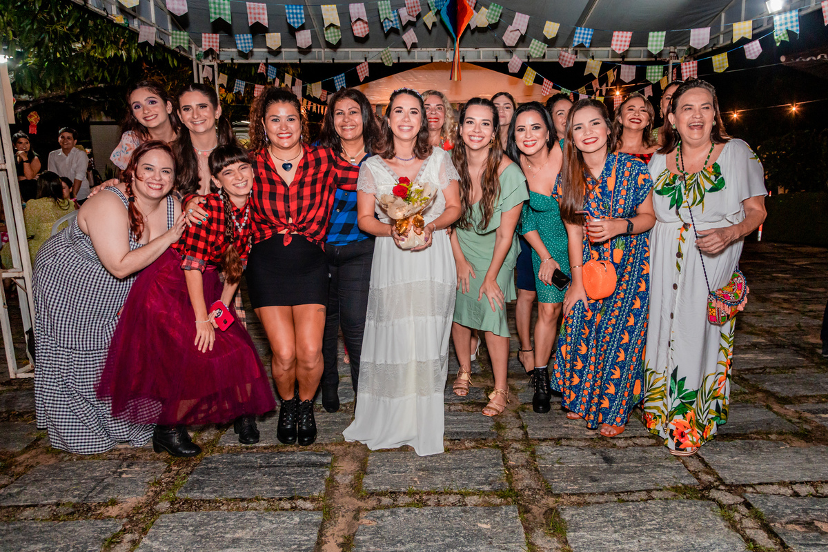 A noiva com o buquê das solteiras. Foto registrada por George Dantas