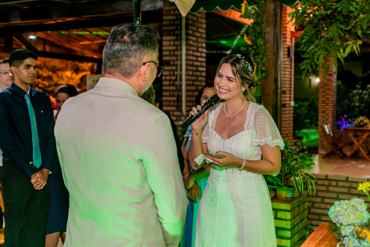 Momento da noiva fazer seus votos. Registro de George Dantas