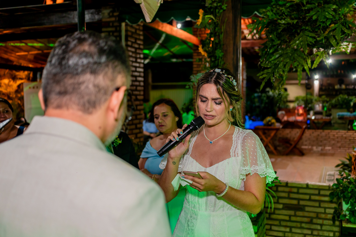 Momento da noiva fazer seus votos. Registro de George Dantas