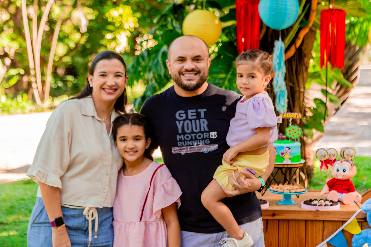 Aniversário de 8 anos da Cloé e 4 anos da Catarina. Registrado por George Dantas