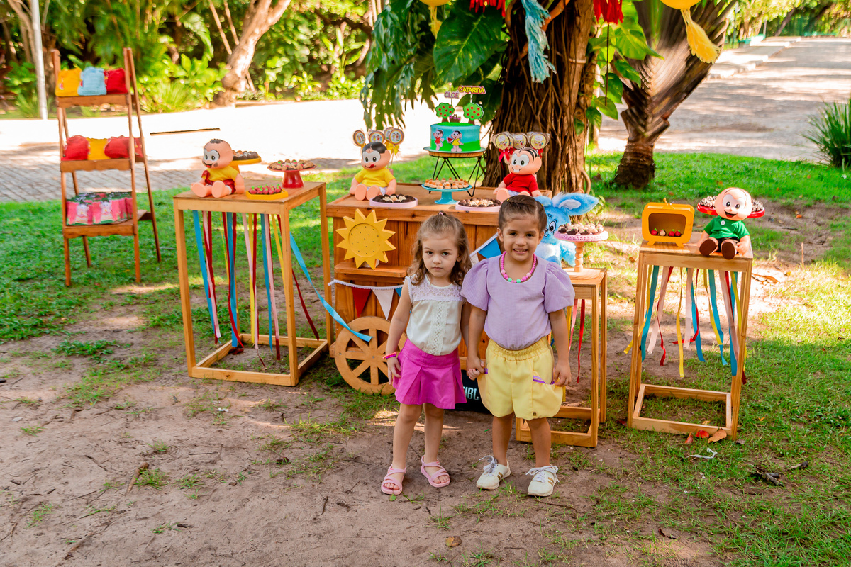 Aniversário de 8 anos da Cloé e 4 anos da Catarina. Registrado por George Dantas