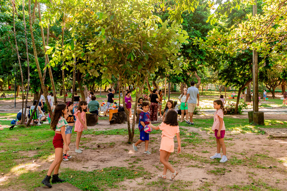 Aniversário de 8 anos da Cloé e 4 anos da Catarina. Registrado por George Dantas