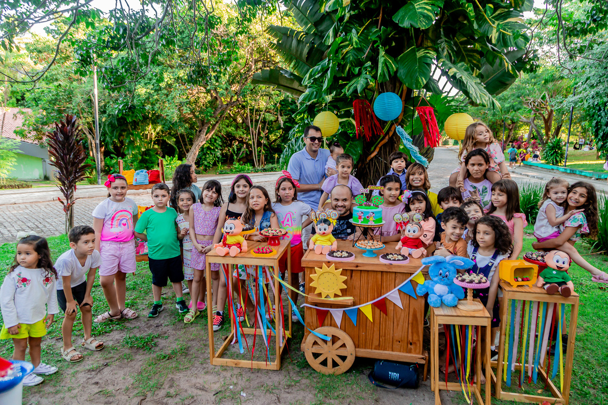 Aniversário de 8 anos da Cloé e 4 anos da Catarina. Registrado por George Dantas