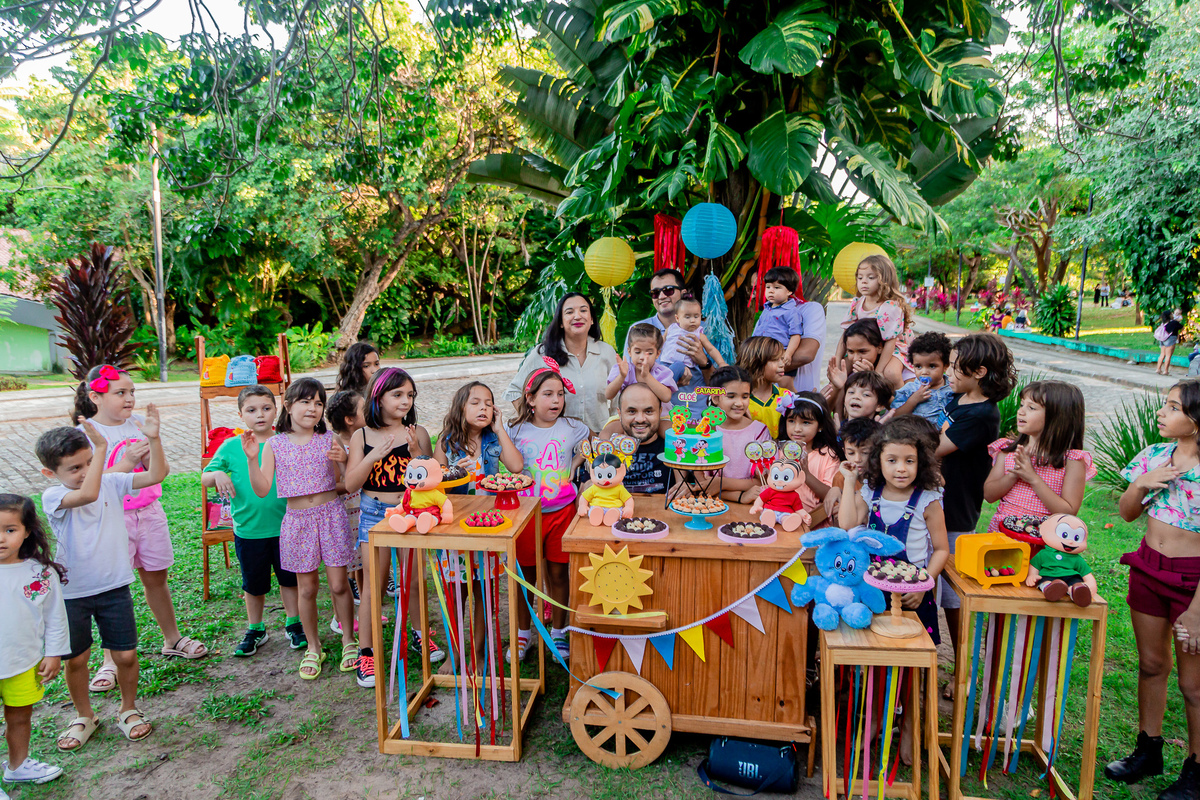 Aniversário de 8 anos da Cloé e 4 anos da Catarina. Registrado por George Dantas