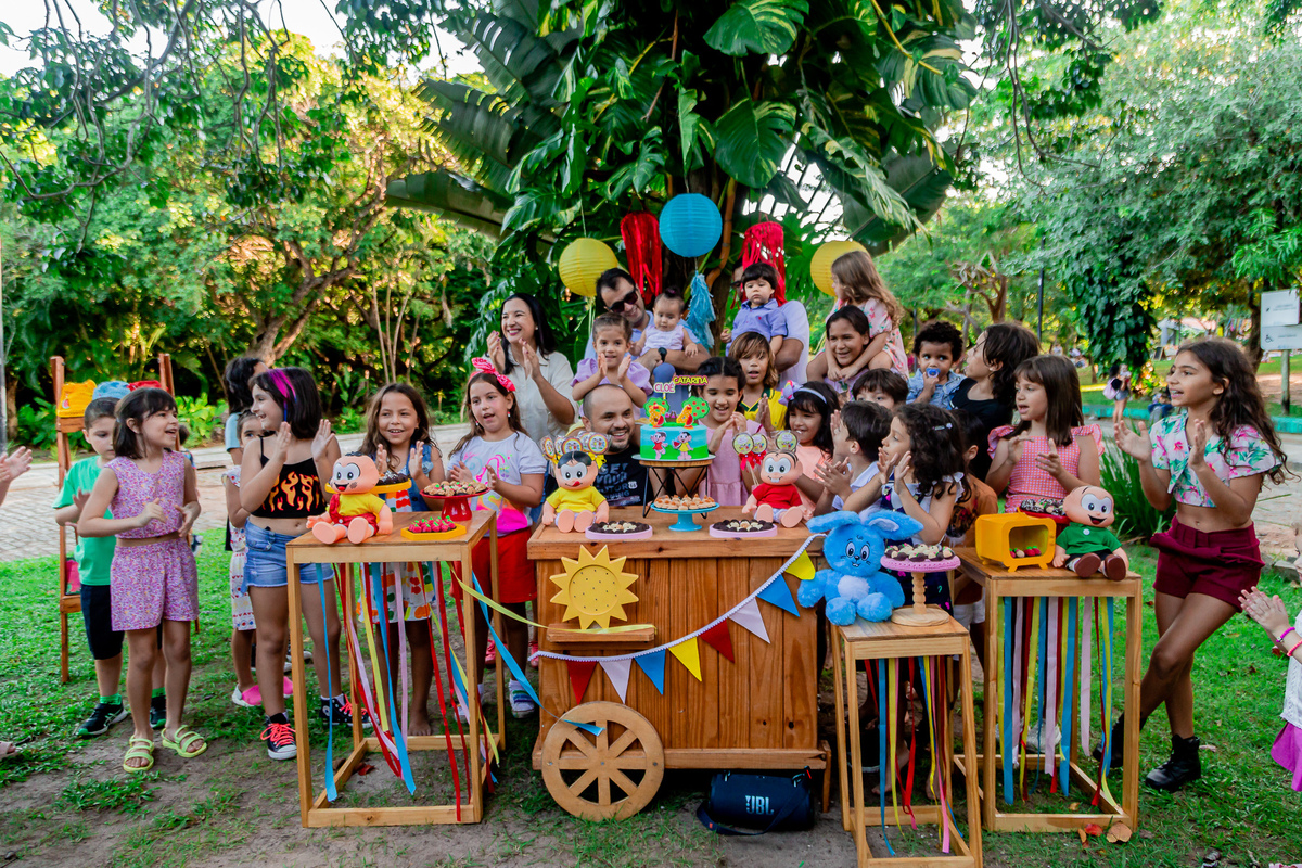 Aniversário de 8 anos da Cloé e 4 anos da Catarina. Registrado por George Dantas