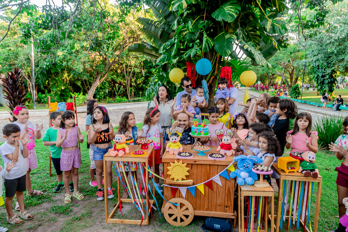Aniversário de 8 anos da Cloé e 4 anos da Catarina. Registrado por George Dantas