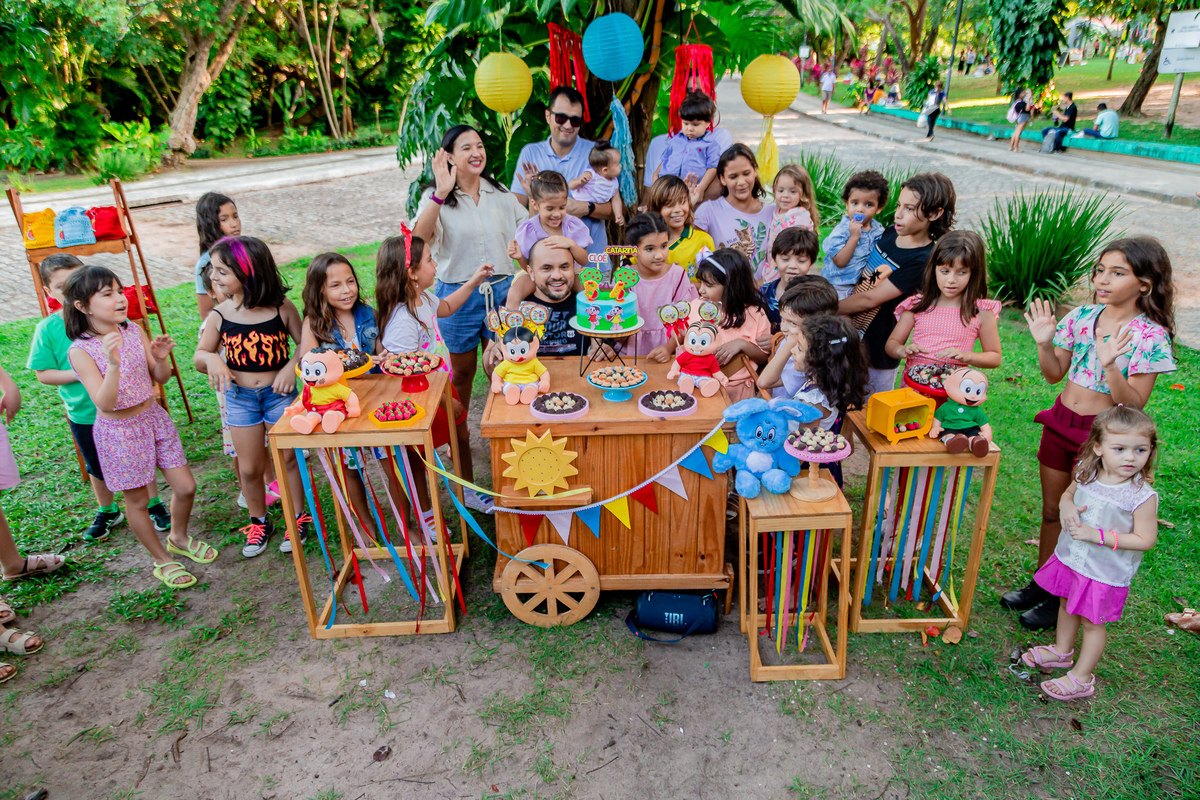 Aniversário de 8 anos da Cloé e 4 anos da Catarina. Registrado por George Dantas