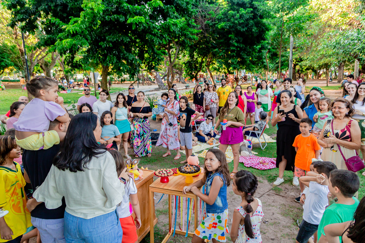 Aniversário de 8 anos da Cloé e 4 anos da Catarina. Registrado por George Dantas
