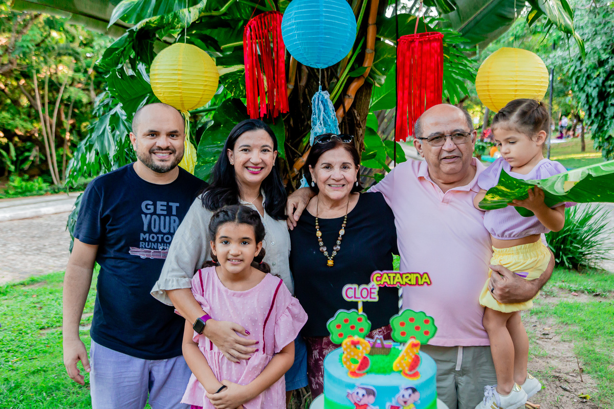 Aniversário de 8 anos da Cloé e 4 anos da Catarina. Registrado por George Dantas