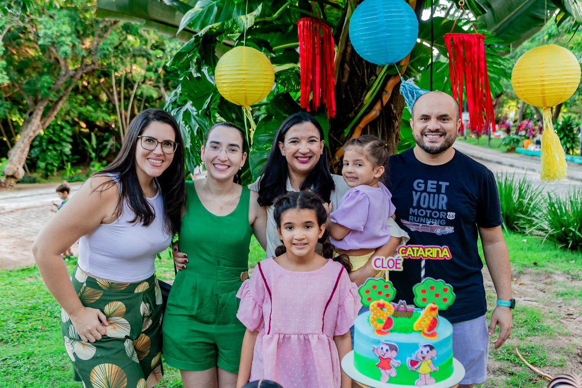 Aniversário de 8 anos da Cloé e 4 anos da Catarina. Registrado por George Dantas