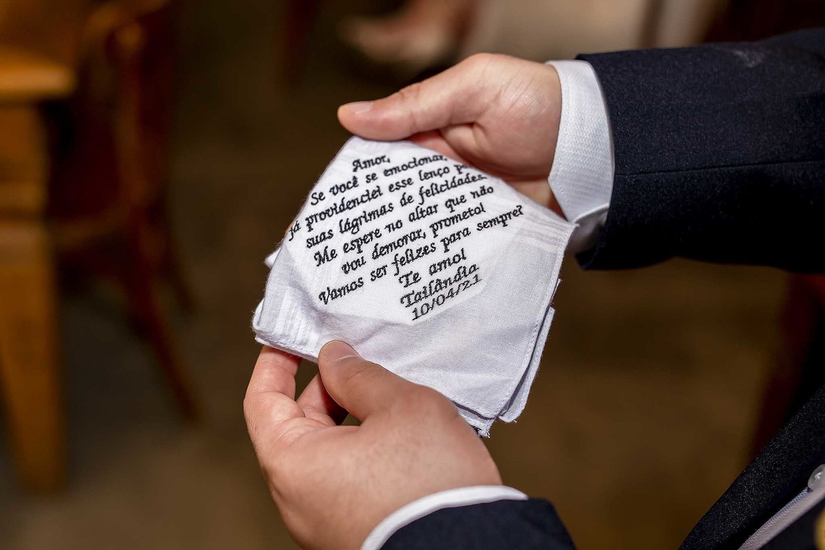 Fotografia da mensagem de amor feita pela noiva Taylandia ao noivo Milson na recepção da cerimônia religiosa e registrada pelo fotógrafo George Dantas
