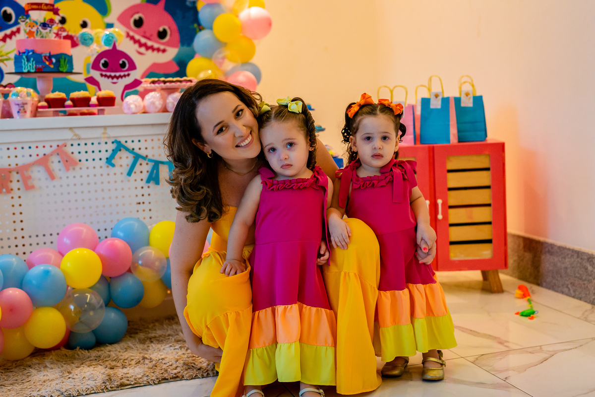 A mamãe Gisele com as meninas Greta e Liana. Foto registrada por George Dantas