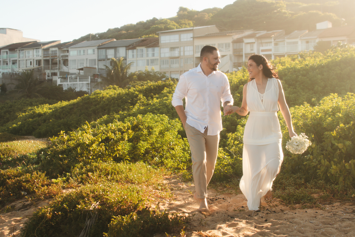 Foto caminhando na areia
