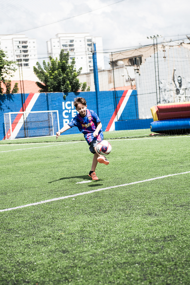 aniversariante fazendo gol