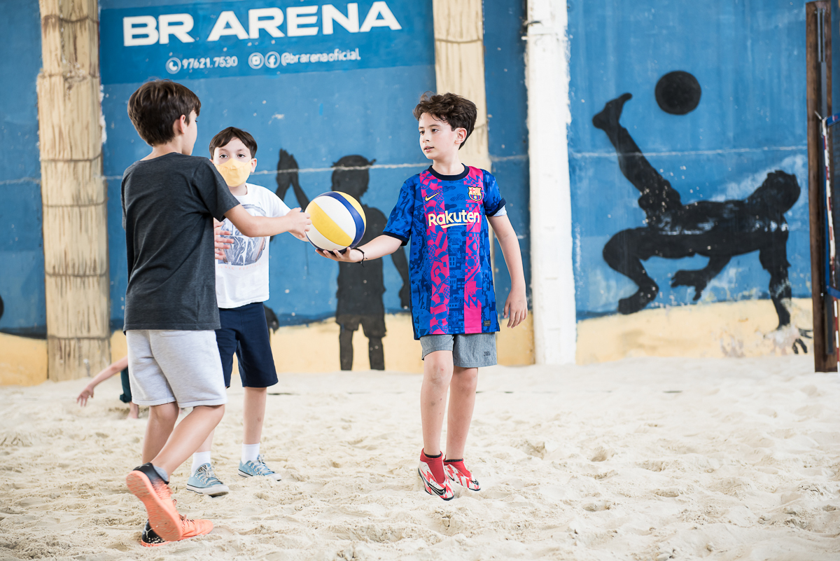 curtindo um vôlei de areia