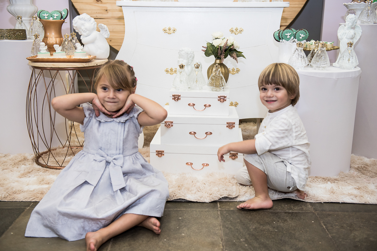 brincando com o irmão