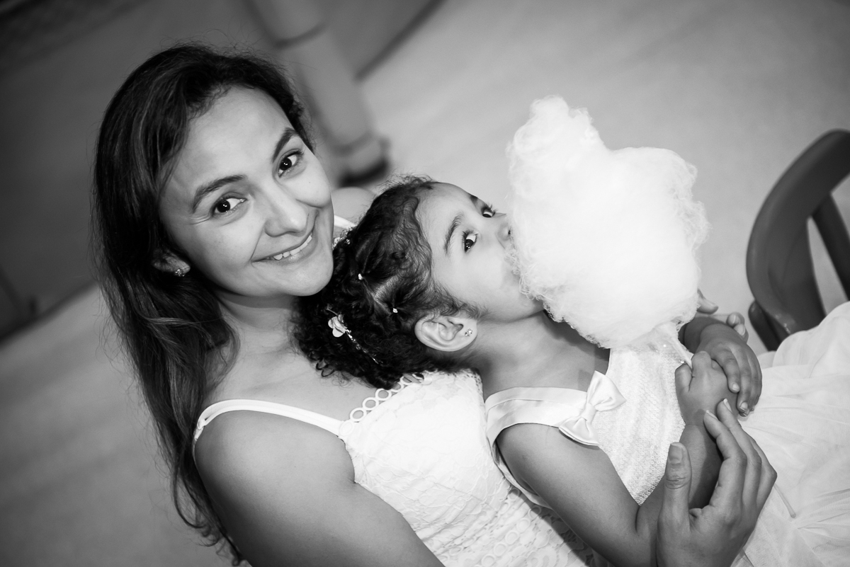 comendo algodão doce