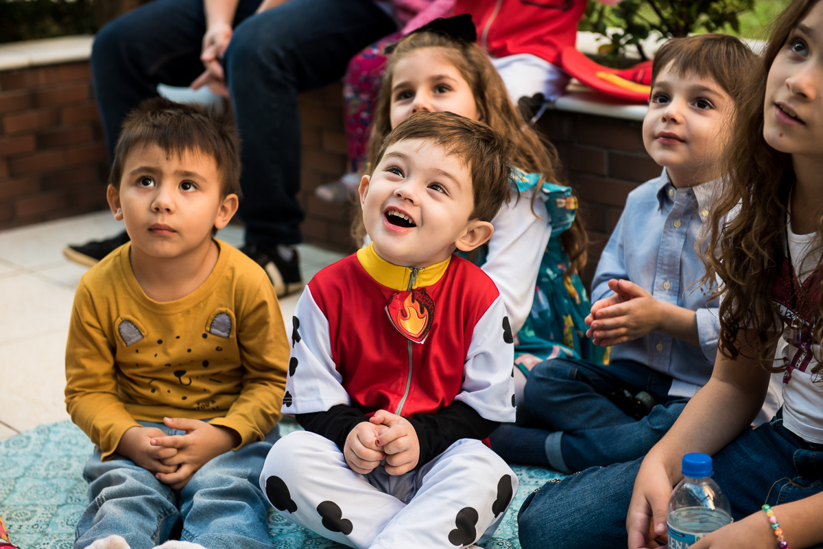 criançada curtindo o show