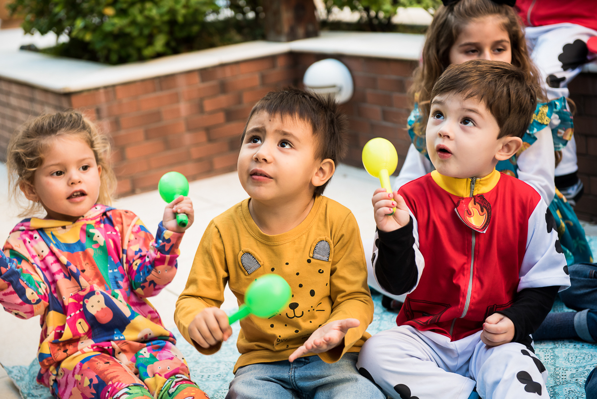 criançada curtindo o show