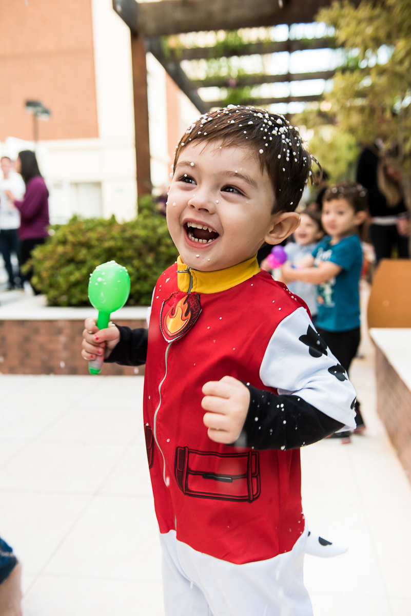 curtindo a espuma de neve