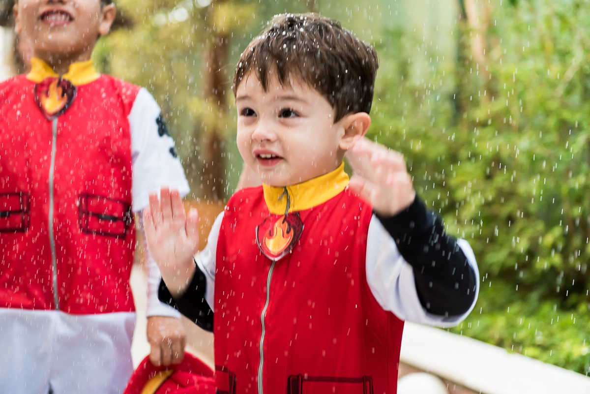 curtindo a espuma de neve