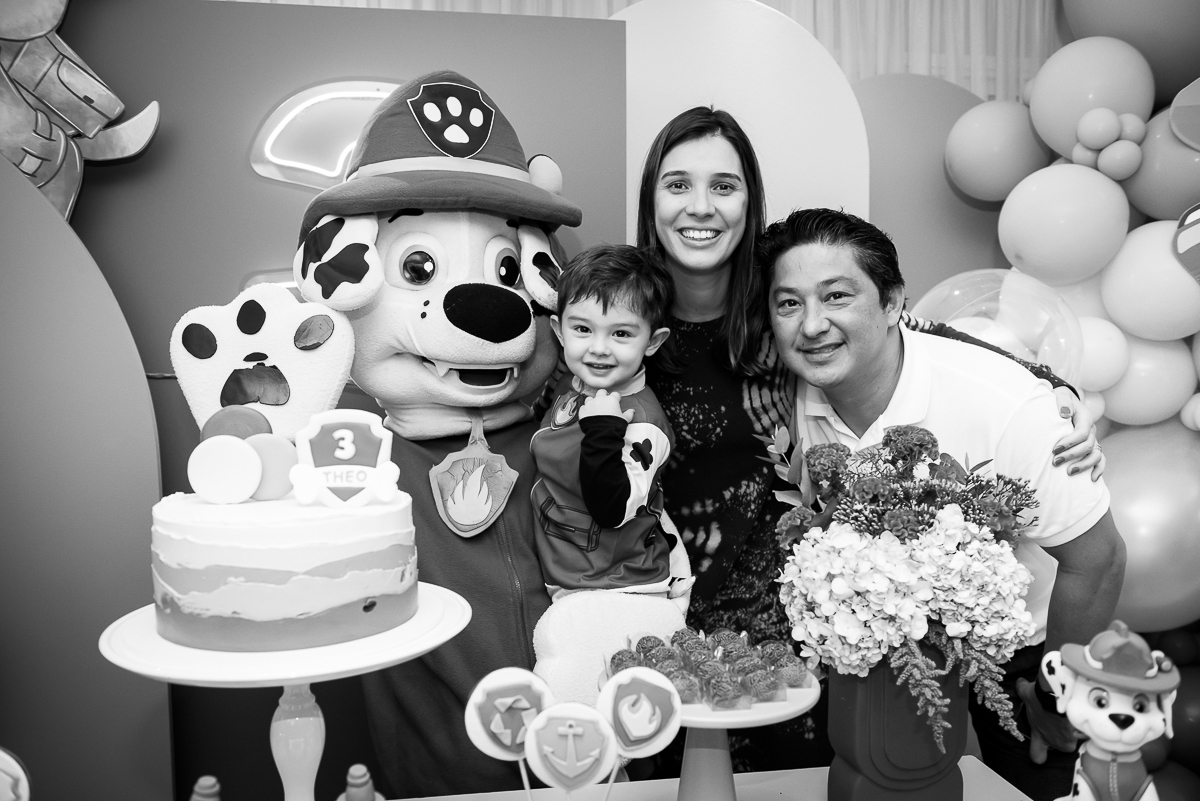 Foto com o Cachorrinho da Patrulha Canina