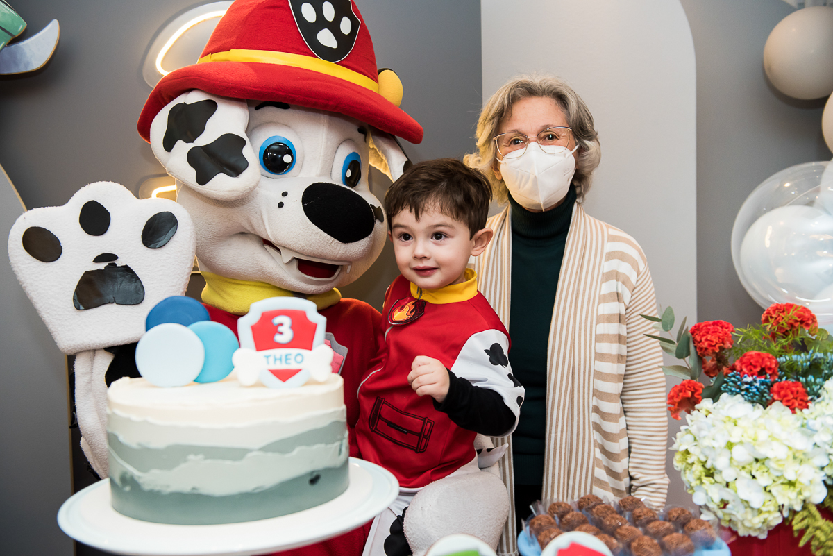 Foto com o Cachorrinho da Patrulha Canina