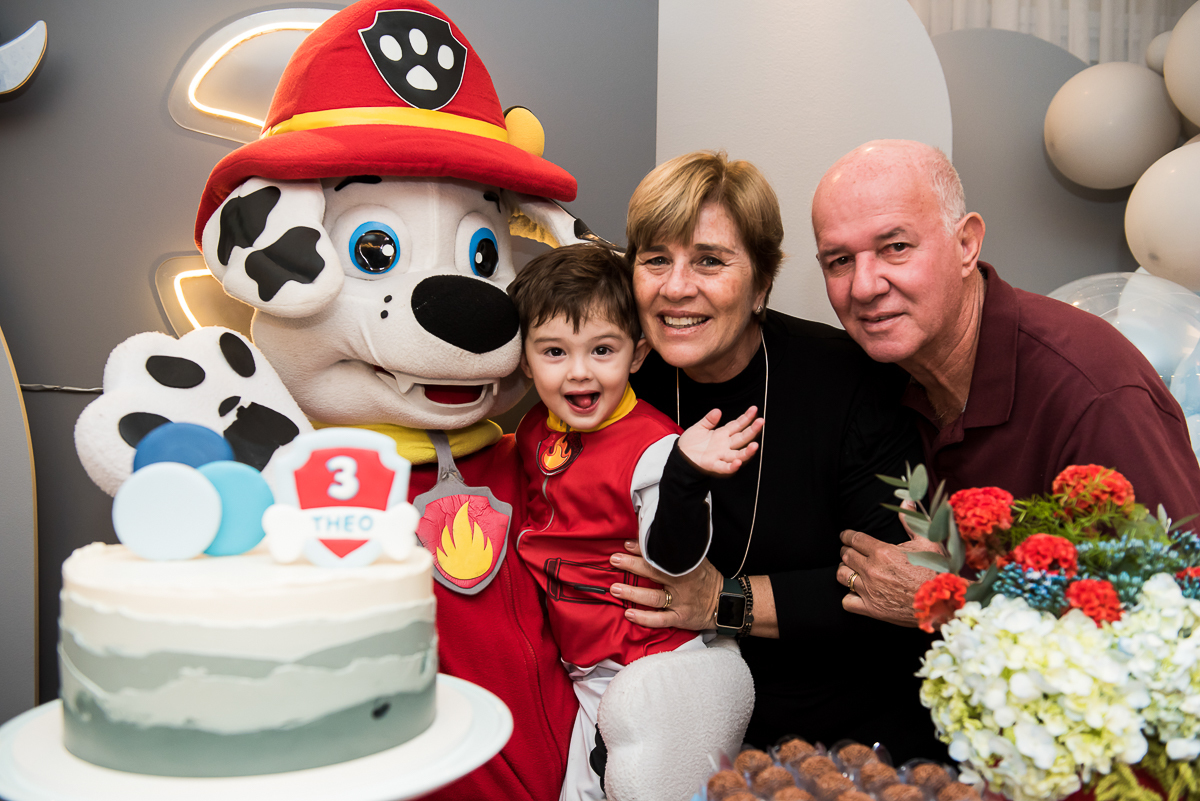 Foto com o Cachorrinho da Patrulha Canina